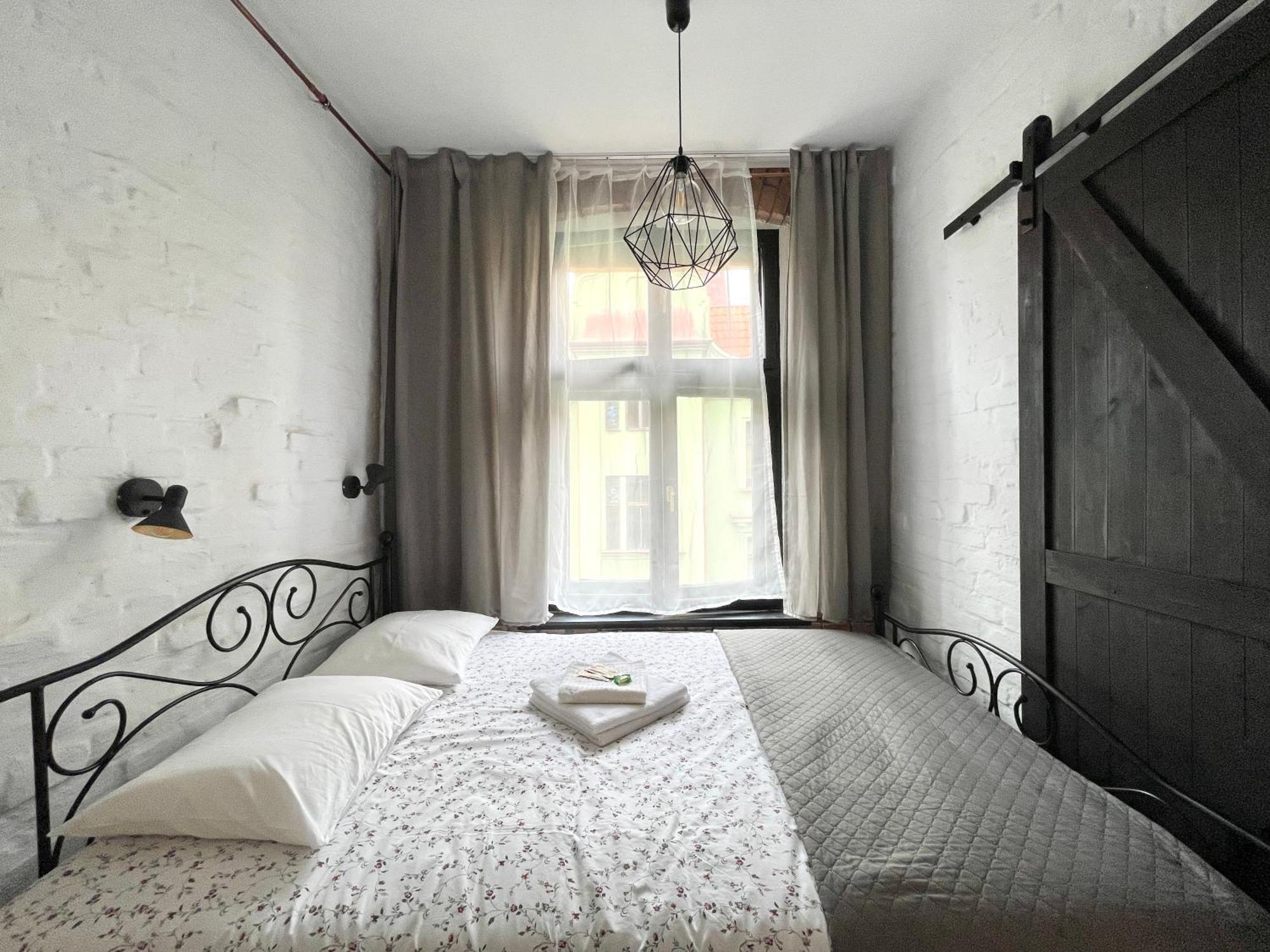 Copernicus Street Apartment - Broken Flowers And Twin Peaks Торунь Экстерьер фото